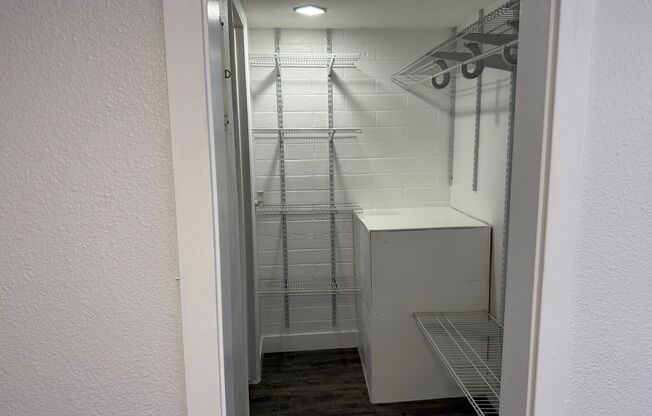 Studio, 1 bath, 400 sqft, $825, Unit 107