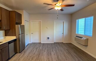 1 bed, 1 bath, 565 sqft, $1,295, Unit 433-301