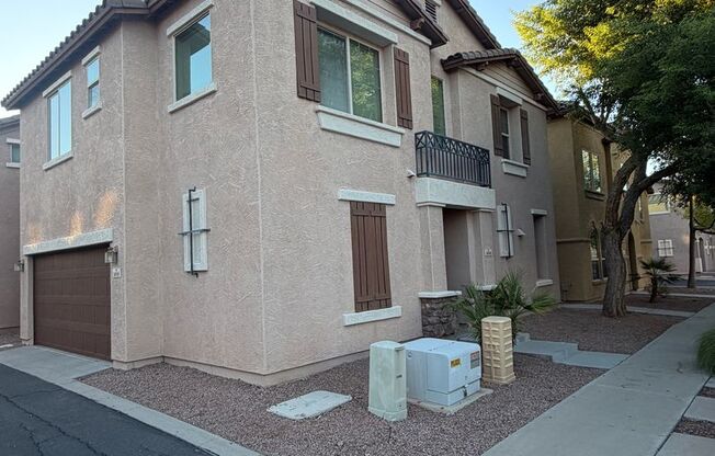 Beautiful 3 bedroom home in Gilbert! NEW CARPET NEW PAINT