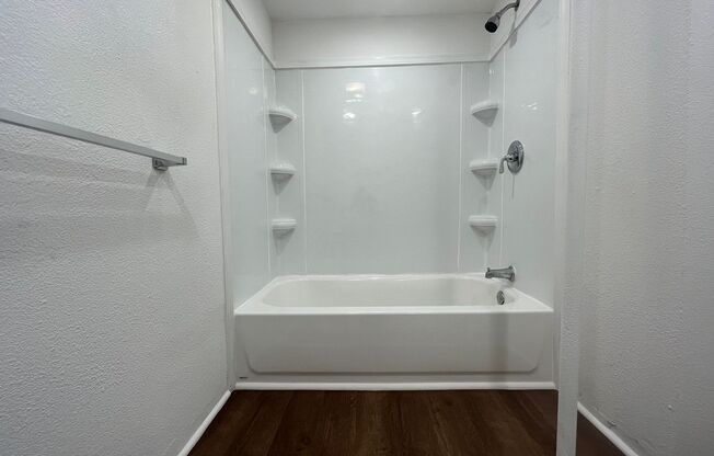 2 beds, 1 bath, 1,049 sqft, $1,170, Unit 5