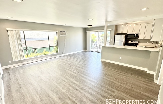 326 1/2 S SERRANO AVE
