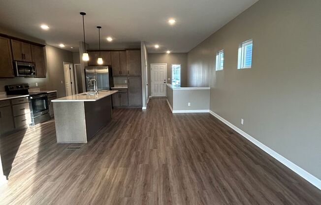 Newly Built 3-bed and 3-bath Townhome: 178th and Giles
