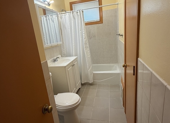 4 beds, 1 bath, 1,500 sqft, $2,800, Unit 2