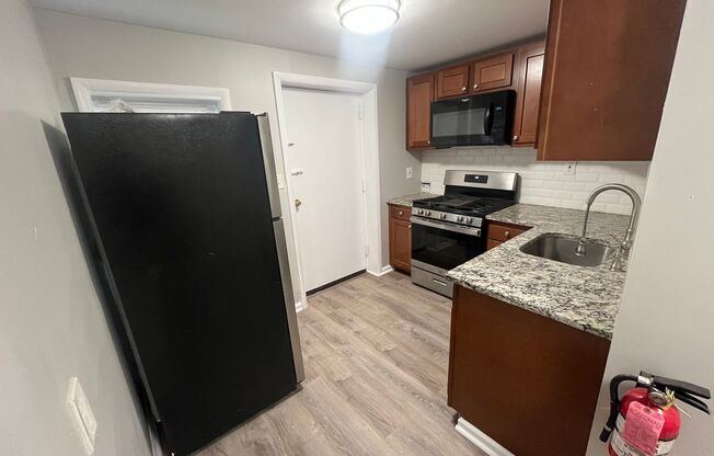 2 beds, 1 bath, $1,395