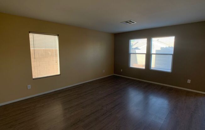 Upgraded 3 bedroom home with loft and den. Over 2000 sq/ft 215/Russell 2150/Mo