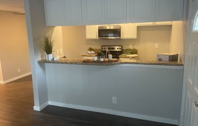 2 beds, 2 baths, 850 sqft, $3,095, Unit 807-01