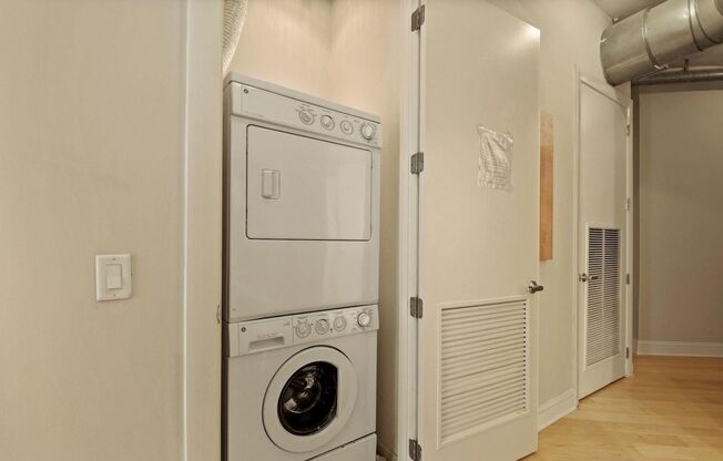 2 beds, 2 baths, $3,300, Unit # 105