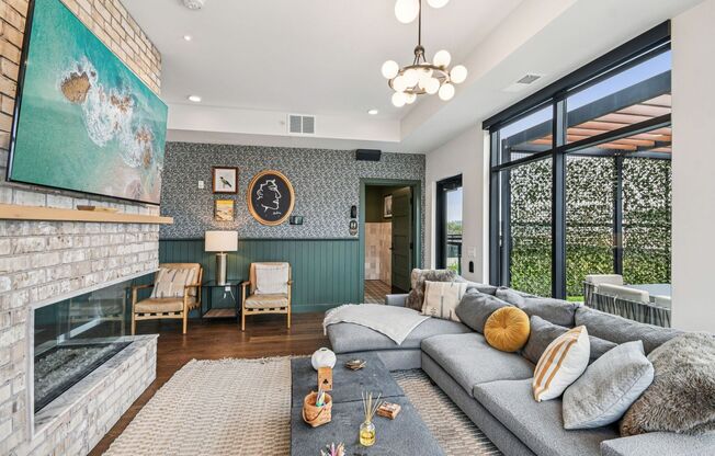 1 bed, 1 bath, 734 sqft, $2,595, Unit 318