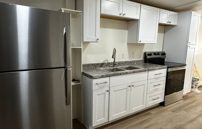 Beautiful Remodeled Studio With Private Backyard In Coolidge!