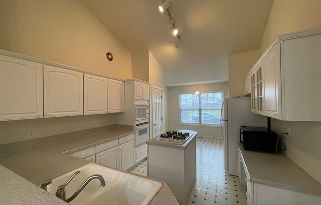 4368 POND RDG CT NE