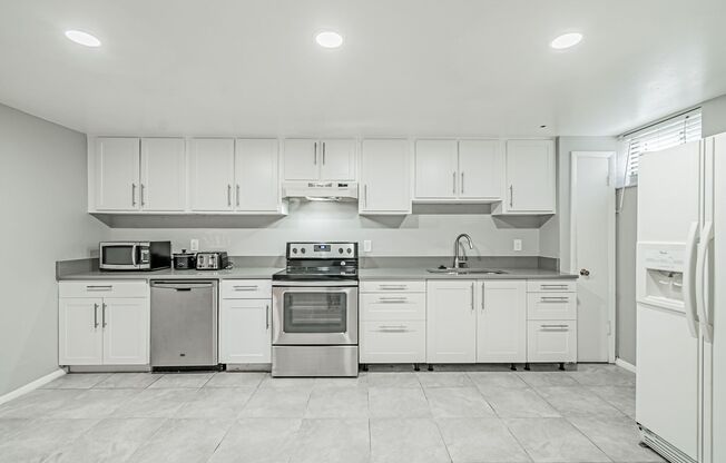 Affordable 3BD, 1BA in Edgewater, Walk to Sloan's Lake