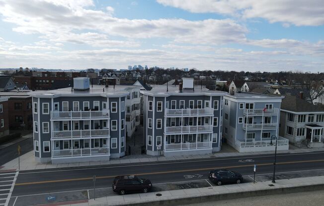 Studio, 1 bath, 420 sqft, $1,850, Unit 90 Win #03