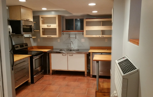 909 Monroe St NW Apt. B