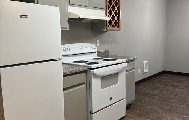 2 beds, 2 baths, 1,070 sqft, $1,675, Unit 18-201