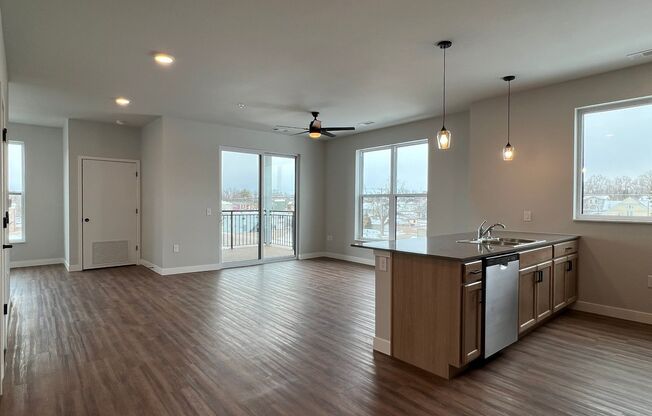 1 bed, 1 bath, 824 sqft, $1,825, Unit WR 305-301