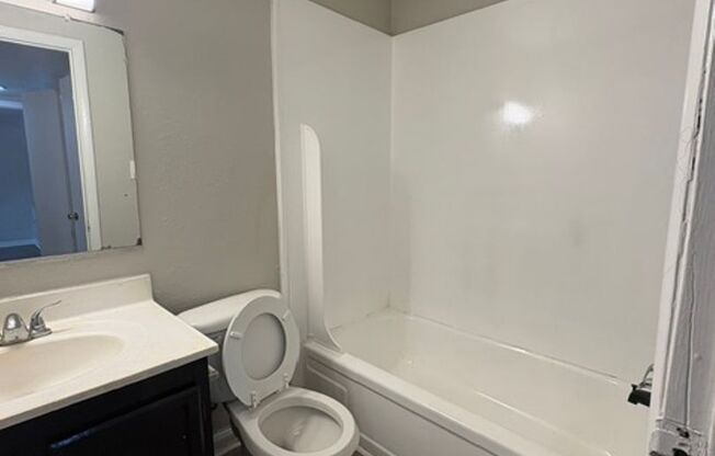 2 beds, 1 bath, 820 sqft, $1,075, Unit 412-I01