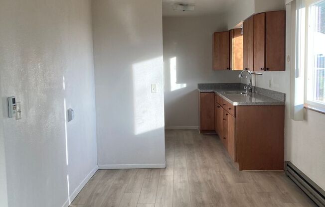 2 beds, 1 bath, 850 sqft, $1,295, Unit #4