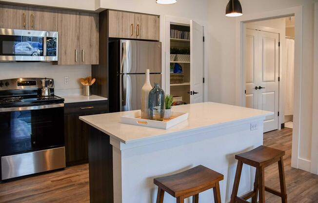 1 bed, 1 bath, 618 sqft, $1,799