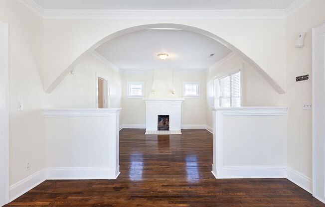Spacious Upstairs 3/1.5 Duplex Unit w/ Bonus Room Minutes From Midtown/Downtown!