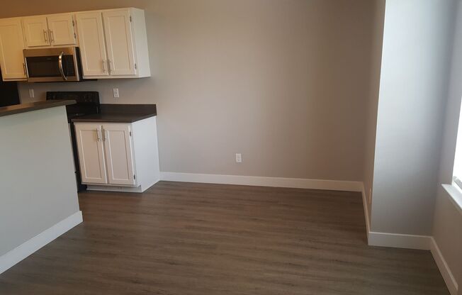 1 bed, 1 bath, 582 sqft, $1,390, Unit J 140