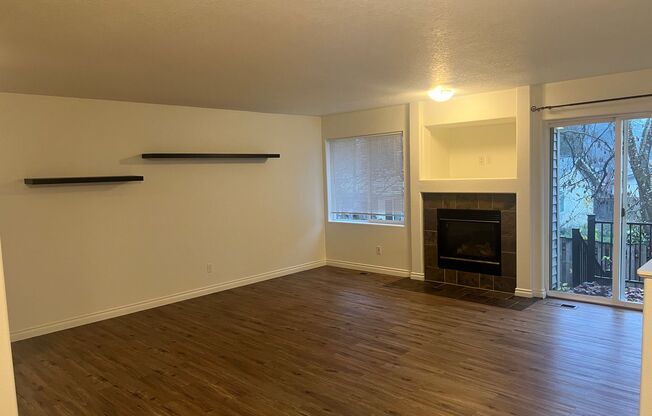 Single Family Home With New Flooring in Great Wilsonville Neighborhood!