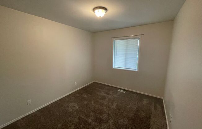 3 beds, 1 bath, $1,295