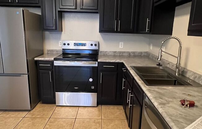 South Phoenix 3Bed 2.5 Bath Garage