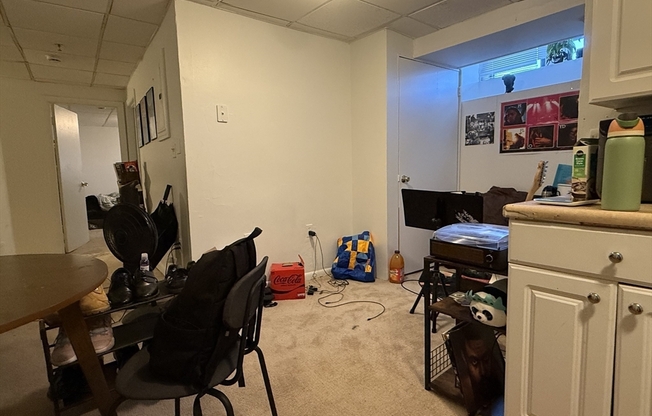 2 beds, 1 bath, $3,050, Unit B6