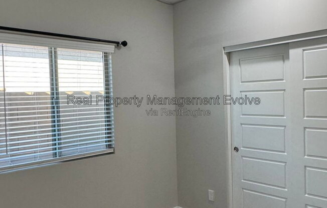 5 beds, 3 baths, 2,033 sqft, $2,990