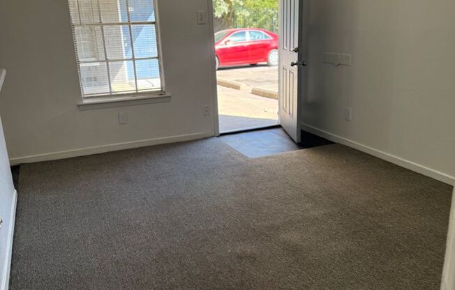 1 bed, 1 bath, 650 sqft, $850, Unit 106