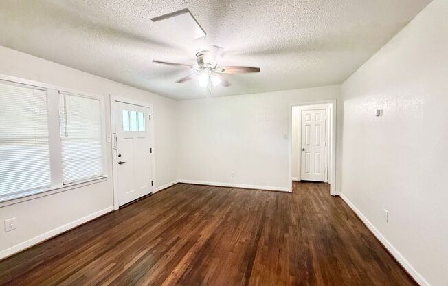 Adorable 2/1 Craftsman Bungalow Near Southside Elementary