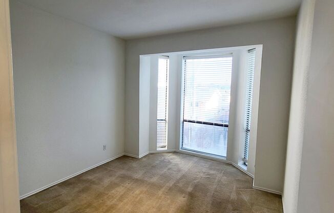 1 bed, 1 bath, 584 sqft, $1,250, Unit 10