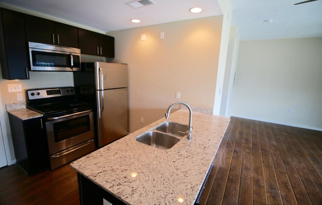 Studio, 1 bath, 412 sqft, $1,165, Unit APT 321