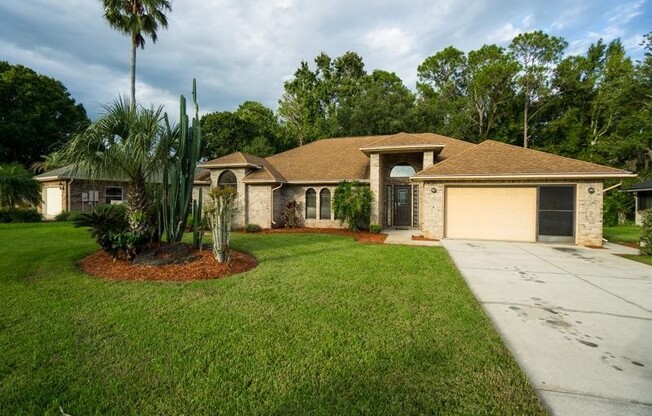 Charming Home in Spruce Creek Fly In!