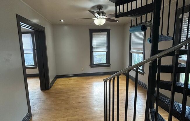 5 beds, 2 baths, 5 sqft, $2,095, Unit 2024B N 1st St (back upper)