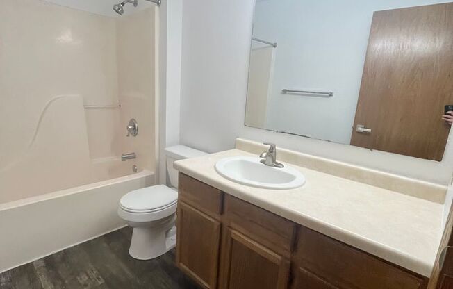 3 beds, 1.5 baths, 1,145 sqft, $1,025, Unit 300-3