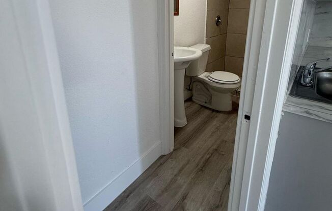 Studio, 1 bath, 400 sqft, $1,600, Unit 50-6