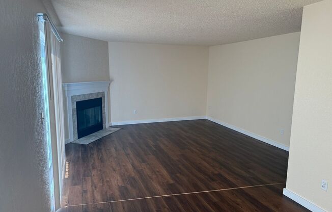 Beautiful 3 Bed/2 Bath Condo with 2 Parking Spots - Great Commuter Location