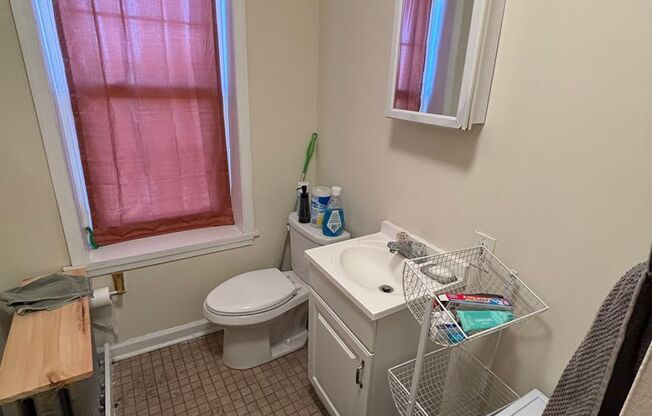 2 beds, 1 bath, 1,000 sqft, $1,295, Unit 19