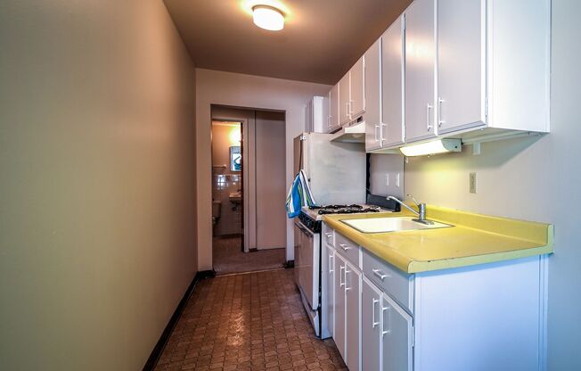 1 bed, 1 bath, 605 sqft, $1,355