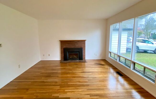 1206 SE 87th Ave. ** Charming Home with Garage **