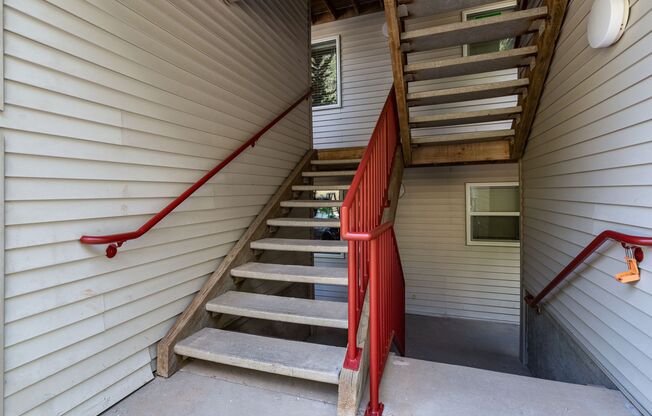 2 beds, 1 bath, $1,425, Unit 215