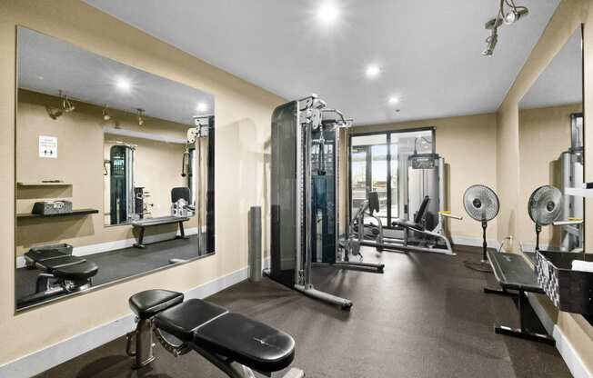 the gym at the landing at pullman apartments in pullman