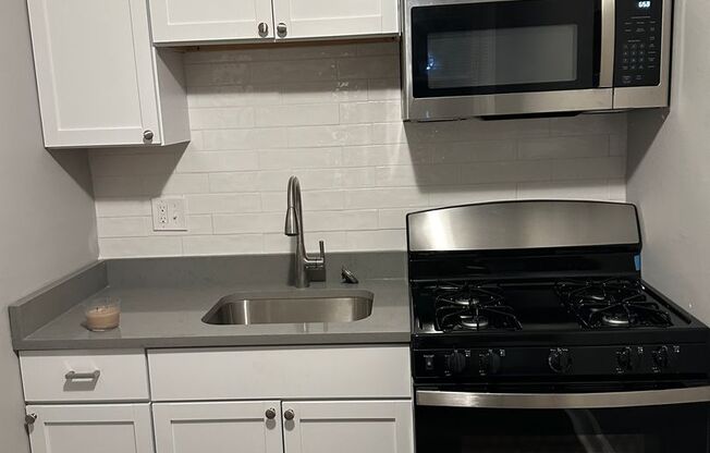 2 beds, 1 bath, $1,300, Unit Apt. 1