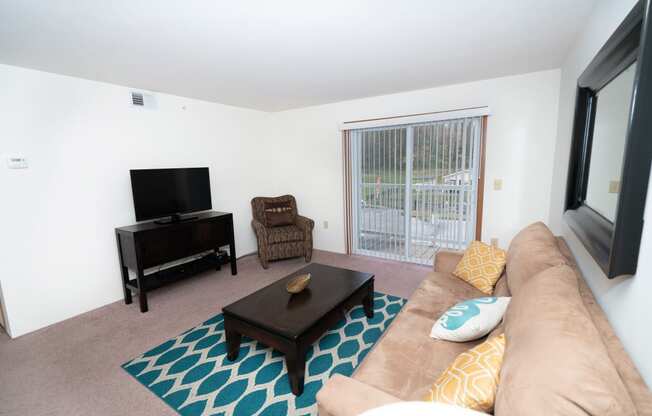 Living Room at Anderson Estates Apartments in Radcliff, KY near Fort Knox