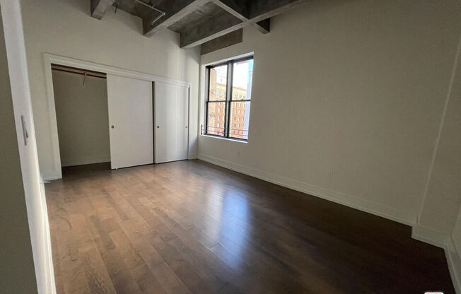 1 bed, 1 bath, 1,002 sqft, $2,995, Unit 901