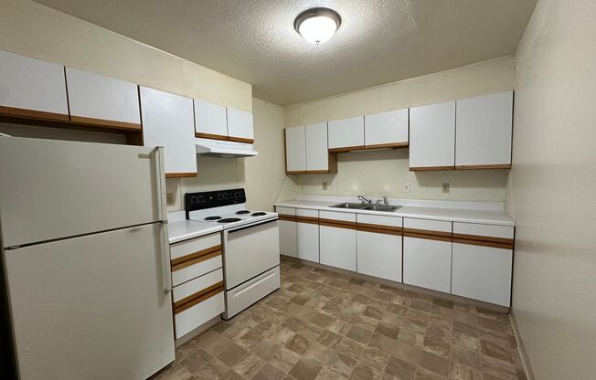 JL B  -  8036 Loganberry St