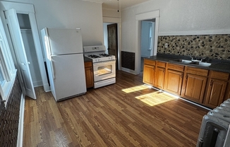 3 beds, 1 bath, 1,352 sqft, $1,900, Unit 2