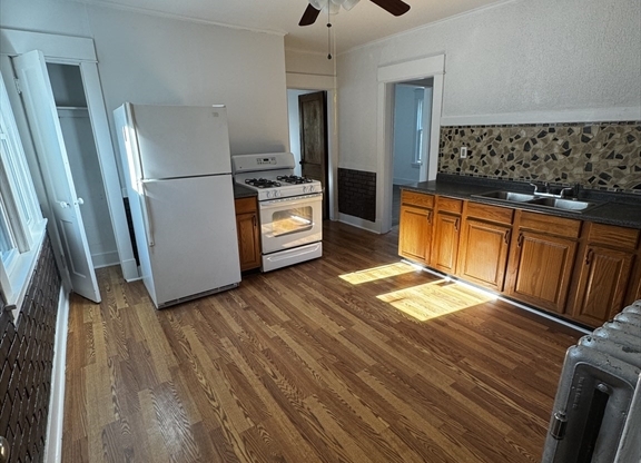 3 beds, 1 bath, 1,352 sqft, $1,900, Unit 2