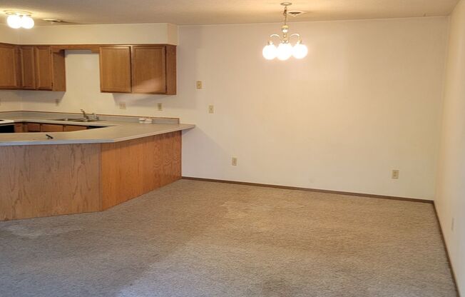 2 beds, 2 baths, $1,200, Unit 519